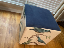 Cargar imagen en el visor de la galería, Ottoman with Three Bird design 17x17x17