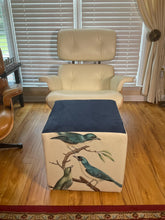 Cargar imagen en el visor de la galería, Ottoman with Three Bird design 17x17x17